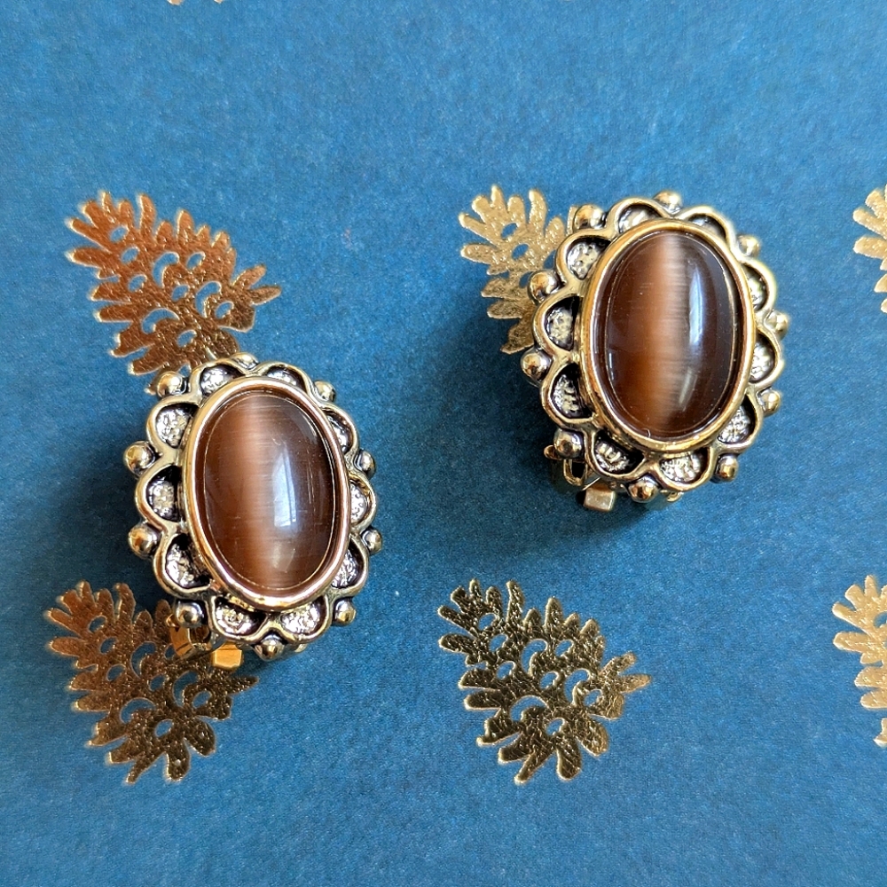 Vintage, Cabochon Tigers Eye Style Clip On Earrings - Picture 6 of 10